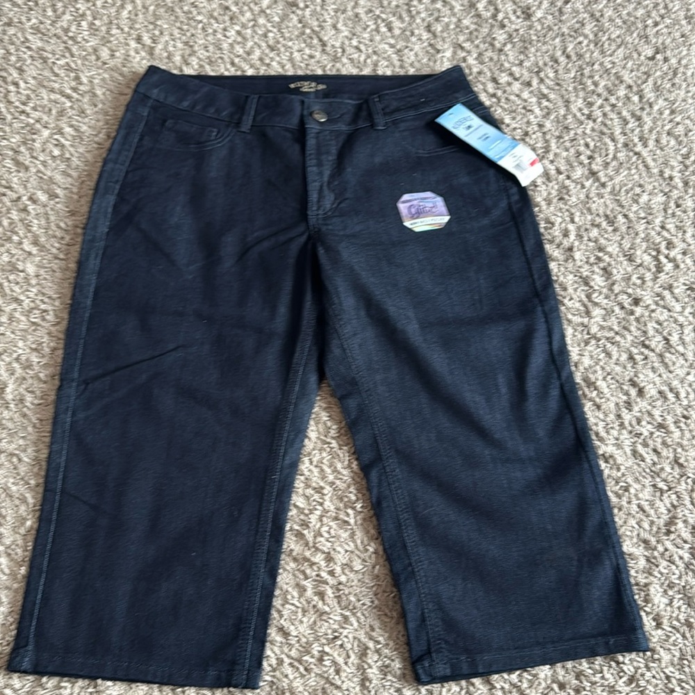 Riders by Lee mid rise capri